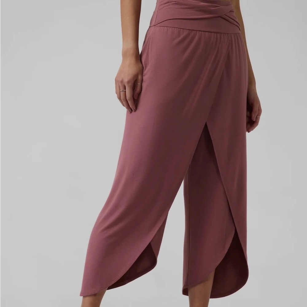 Athleta “release pant”. NWT. SIZE L